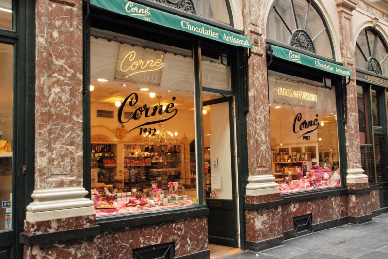 chocolaterie-MOUANS SARTOUX-min_chocolate_chocolaterie_shop_luxury_chic_gallery_brussels_belgium-558146